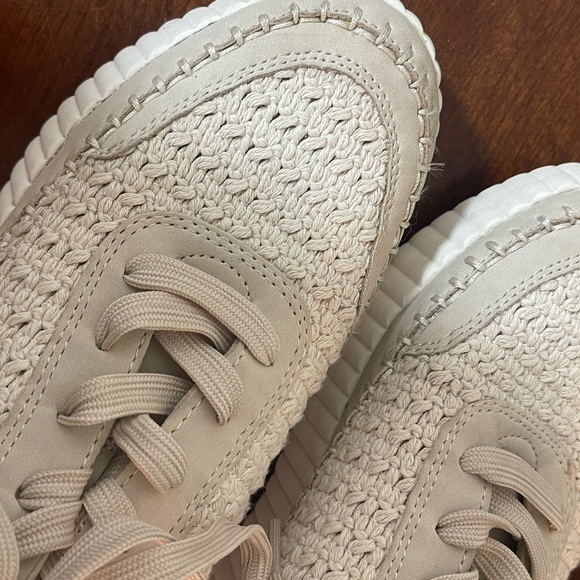 DV Dolce Vita Viral Women's Fay Sneaker Natural Lace-Up Sneakers Textured Fabric - Picture 10 of 14